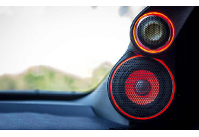 Hệ Thống Loa Cánh Cửa vs Loa Subwoofer – Đâu Là Lựa Chọn Tốt Nhất Cho Ô Tô? 
