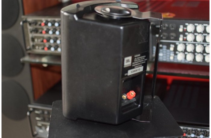 Mặt sau loa cafe jbl 300