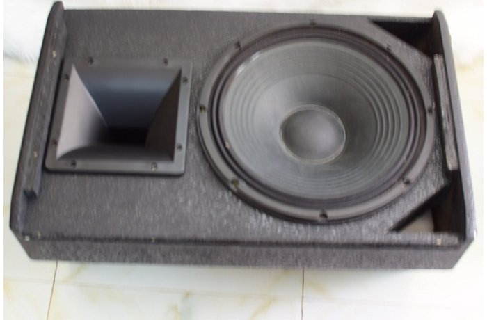 Loa láp ráp JBL SRX 715