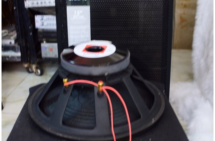 JBL SRX 715