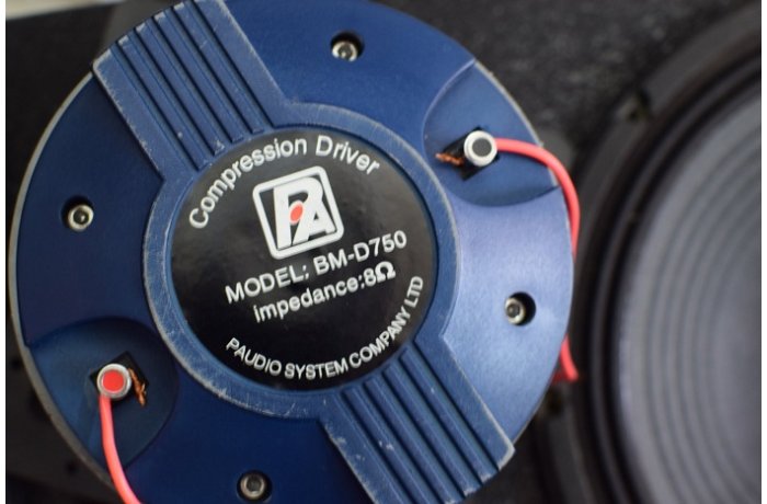 loa JBL SRX 715