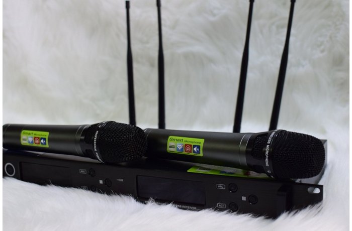 mặt trước Shure UR18D