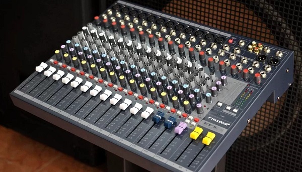 Đánh Giá Chất Lượng Soundcraft EFX12