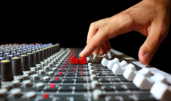 Đánh Giá Soundcraft EFX12 Chính Hãng
