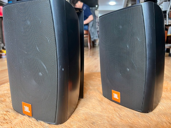 Đặc Điểm Nổi bật Loa JBL Cho Quan Cafe