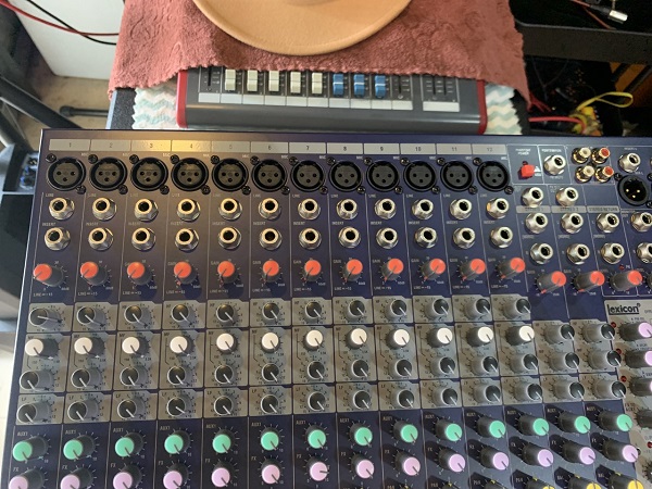 Đặc Điểm Soundcraft EFX12 Chính Hãng