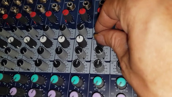 Đặc Điểm Soundcraft EFX12