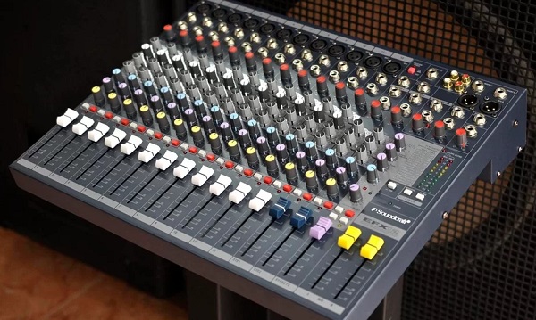 Ưu Điểm Bàn Soundcraft EFX12