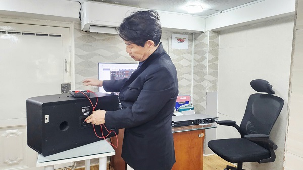 Hình Ảnh Gắn Dây Loa JBL Pasion 10