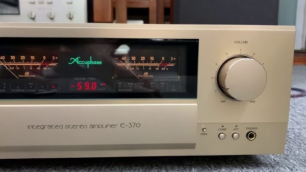 Đặc Điểm Nổi Bật Của Accuphase E370