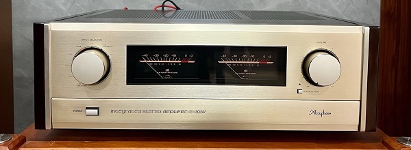 Amply Accuphase E305V