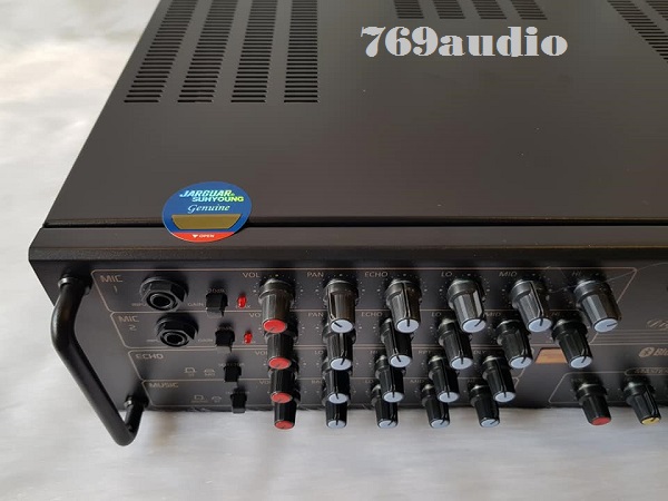 Mặt trái trước Jaguar 203 gold