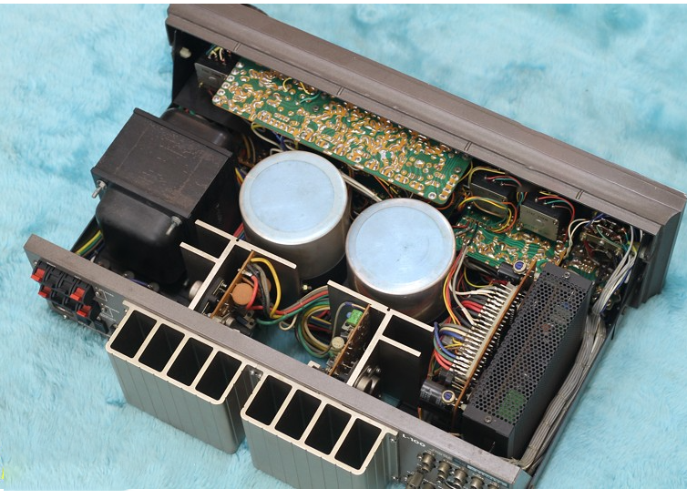 Ưu nhược điểm Amply Luxman L100