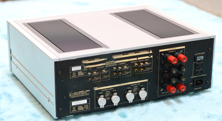 Ưu nhược điểm Amply Luxman L550A xuất sắc full đồ zin