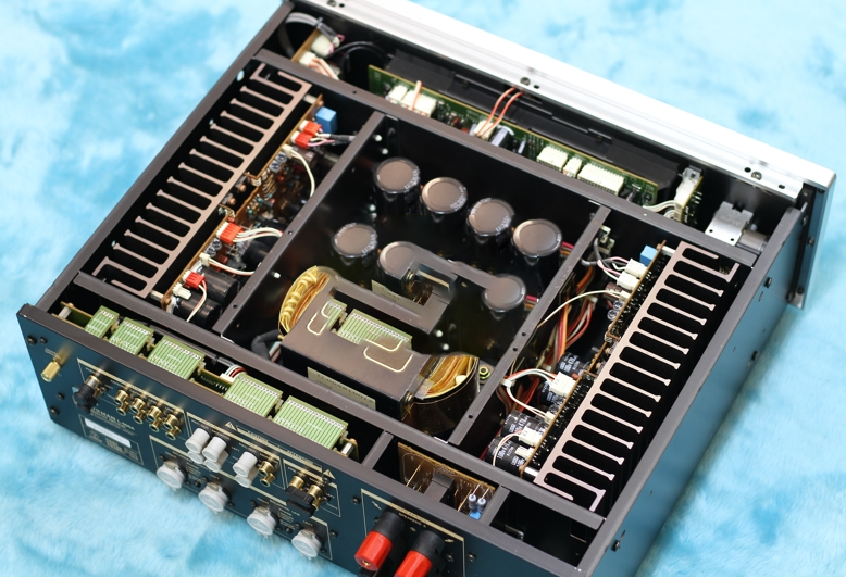 Hình ảnh khui hộp & Đánh giá thực tế Amply Luxman L550A xuất sắc full đồ zin