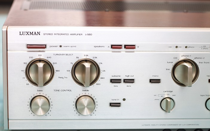 Ưu nhược điểm Amply Luxman L560 Đẹp xuất sắc huyền thoại