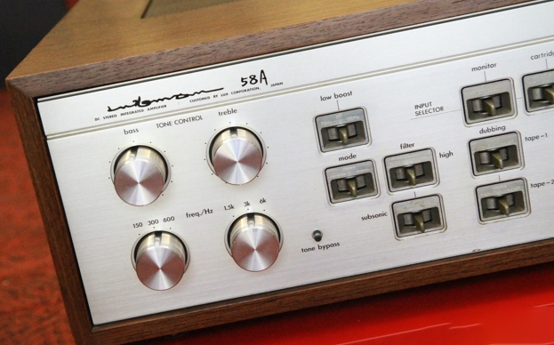 Thông tin chi tiết Amply Luxman L58A Chữ ký