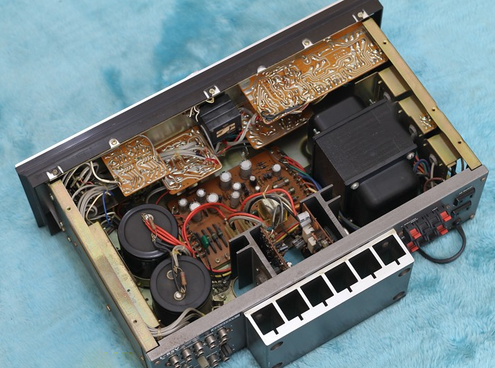 Thông tin Chi tiết Amply Luxman L85V Đẹp Xuất Sắc