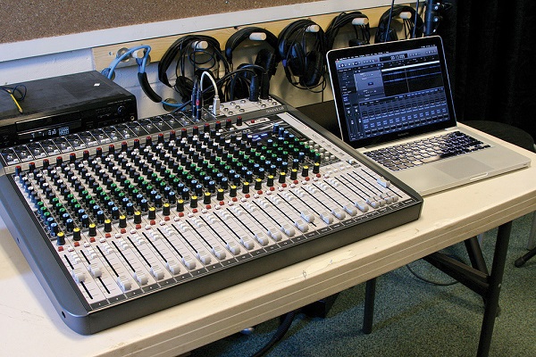 Đánh giá Mixer Soundcraft Signature 22