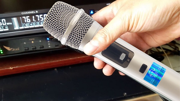 Cân Chỉnh Âm Lượng Micro Trên Dàn Karaoke