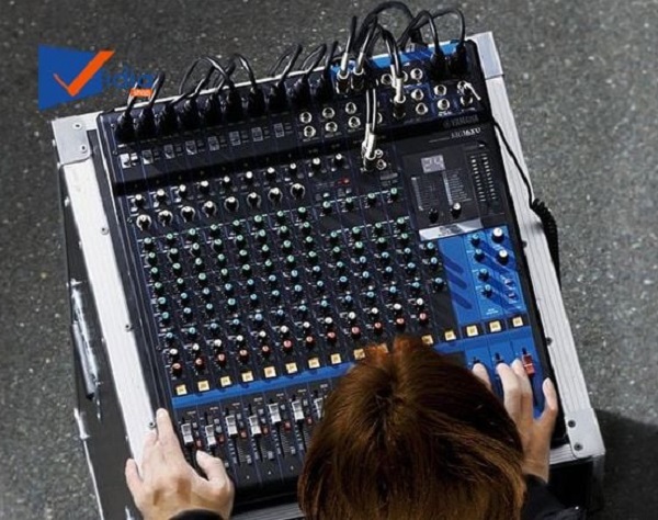 Giá Trị Soundcraft EFX12