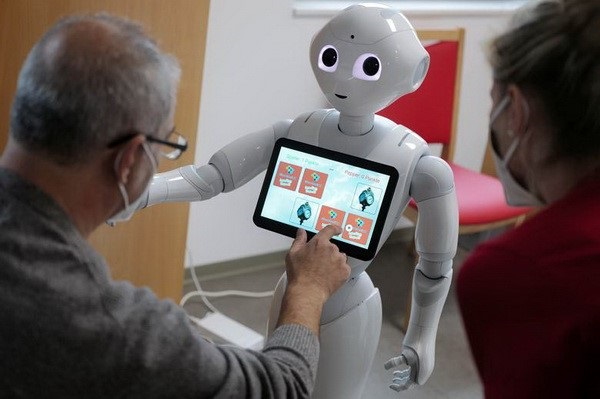 Hướng Dẫn Cách Robot Giúp Người Già