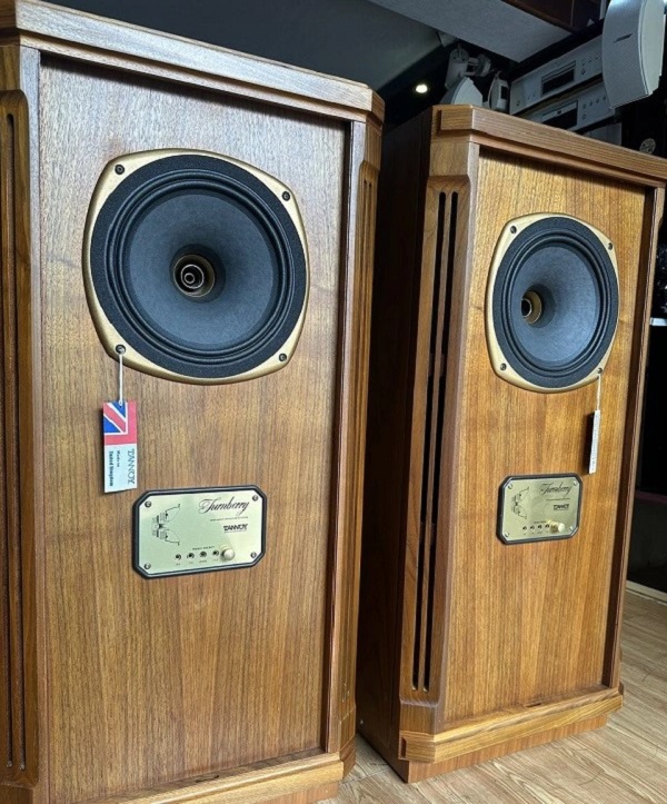 So Sánh Tannoy Turnberry HE vs. Tannoy Stirling GR