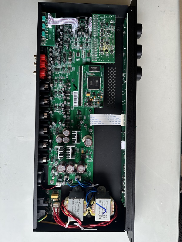 xem bên trong linh kiện của vang số jbl