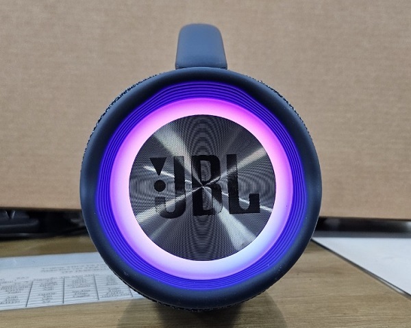 Người Trung Niên Đam Mê Loa JBL Karaoke Trung Quốc