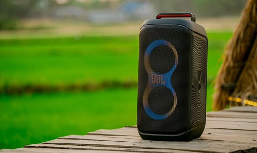 Thời Gian Hoạt Động Liên Tục Của JBL PartyBox Club 120 Lên Tới 12 Giờ 