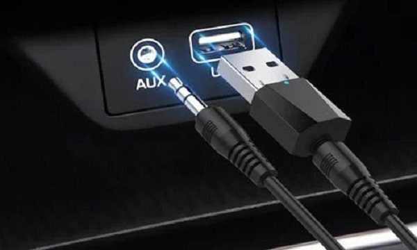 Kết Nối Qua Cổng AUX/CD