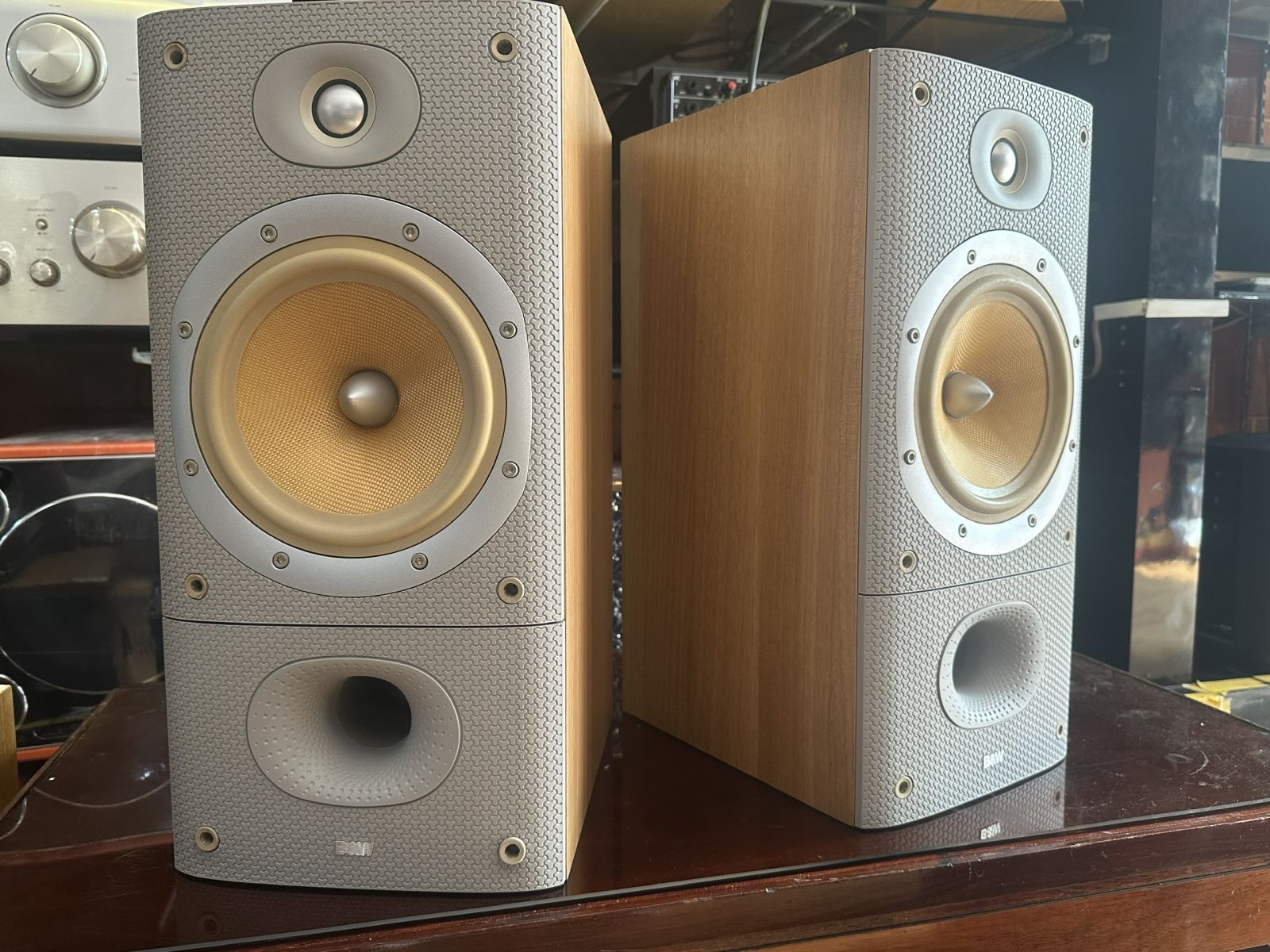 H&igrave;nh ảnh khui hộp v&agrave; đ&aacute;nh gi&aacute; thực tế Loa Bookshelf BW 602 S3