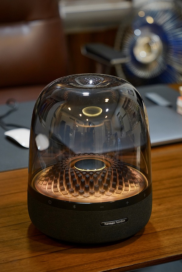 Harman Kardon Aura Studio 4 thời lượng sử dụng pin