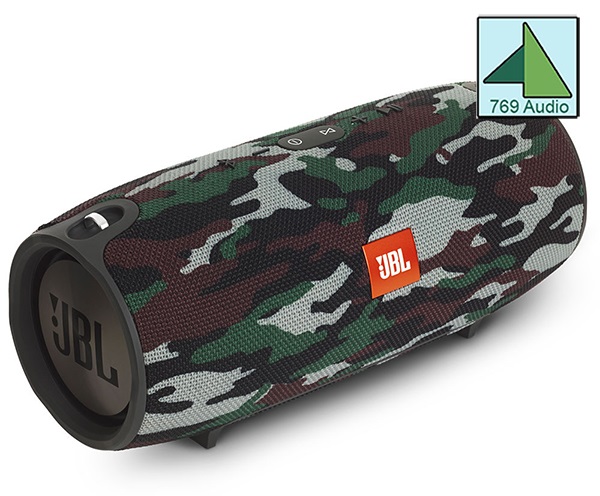 Người Trung Niên Đam Mê Loa JBL Bluetooth