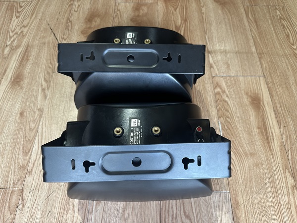 Loa JBL Cho Quan Cafe Thiết Kế Bền Bỉ Chắc Chắn