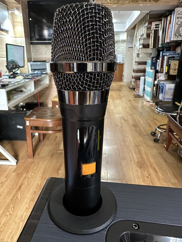 Loa kéo karaoke có màn hình