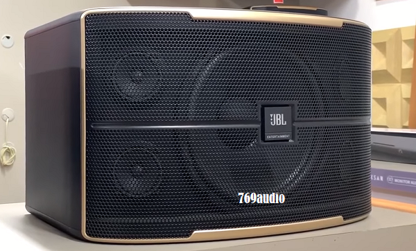 Thế Hệ Trẻ Sử Dụng Loa JBL Karaoke Trung Quốc
