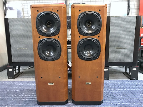 Loa hiend giá rẻ - Loa Tannoy D500