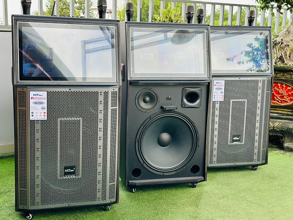 Loa kéo karaoke có màn hình có phù hợp để sử dụng tại quán cà phê không?