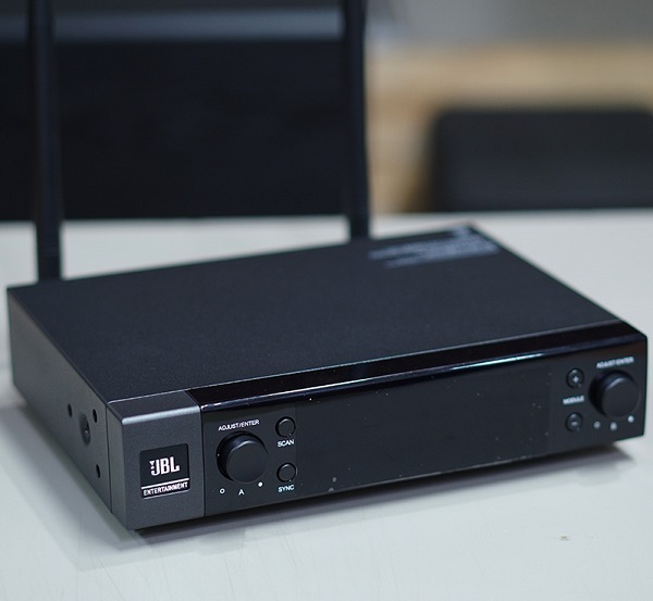 Micro JBL VM200 Chất Lượng Âm Thanh Vượt Trội