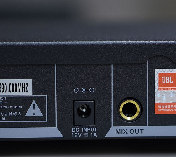 Micro JBL VM200 Kết Nối Đa Dạng
