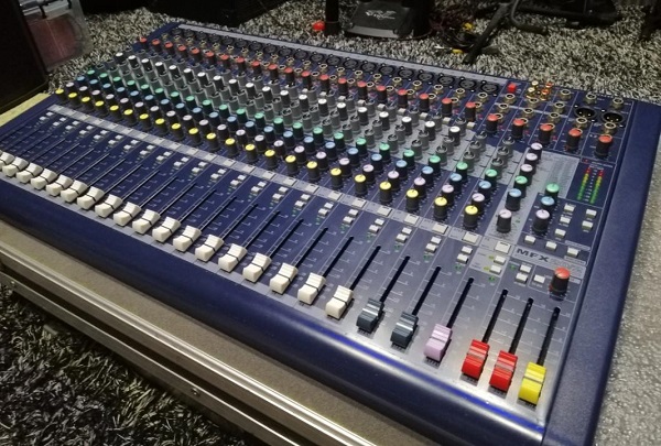 Tại sao nên chọn Mixer Soundcraft EFX20?
