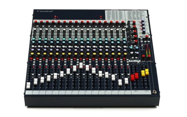 Mixer Soundcraft FX 16 II trong sự kiện trực tiếp