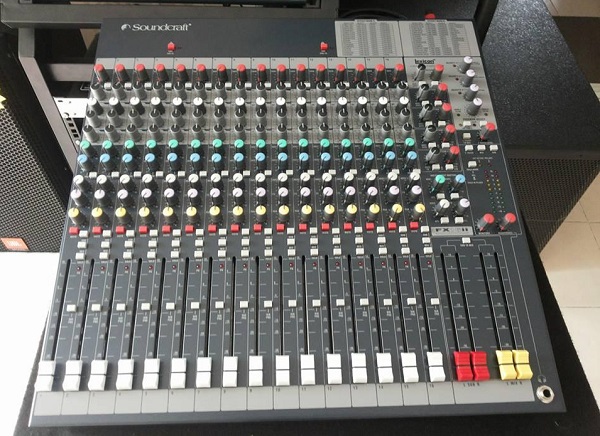 Mixer Soundcraft FX 16 II thiết kế bên ngoài