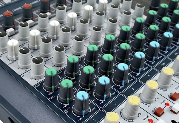 Vai trò của Soundcraft Signature 10