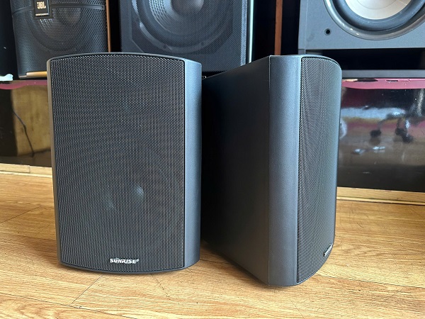 Ứng Dụng Loa Treo Tường Sunrise 502L