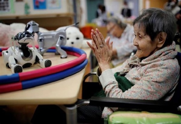 Robot Cảnh Báo Té Ngã Cho Người Cao Tuổi