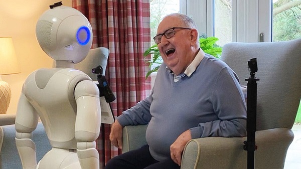 Robot Chăm Sóc Sức Khỏe Người Già 