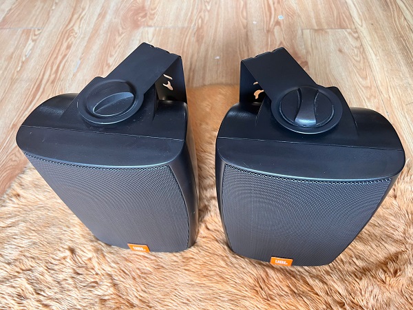 Tính Năng Loa JBL Cho Quan Cafe