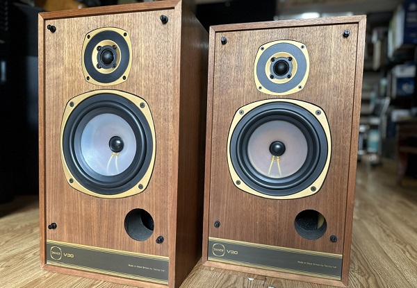 Loa Tannoy V30
